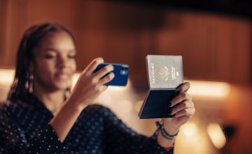 Veridas-digital-onboarding-passport-US-women